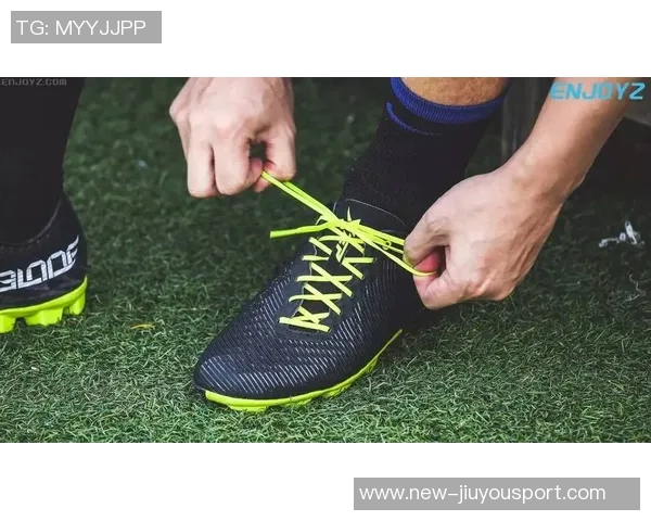 特步刀锋足球鞋助力球场表现提升让每一次射门都精准无比